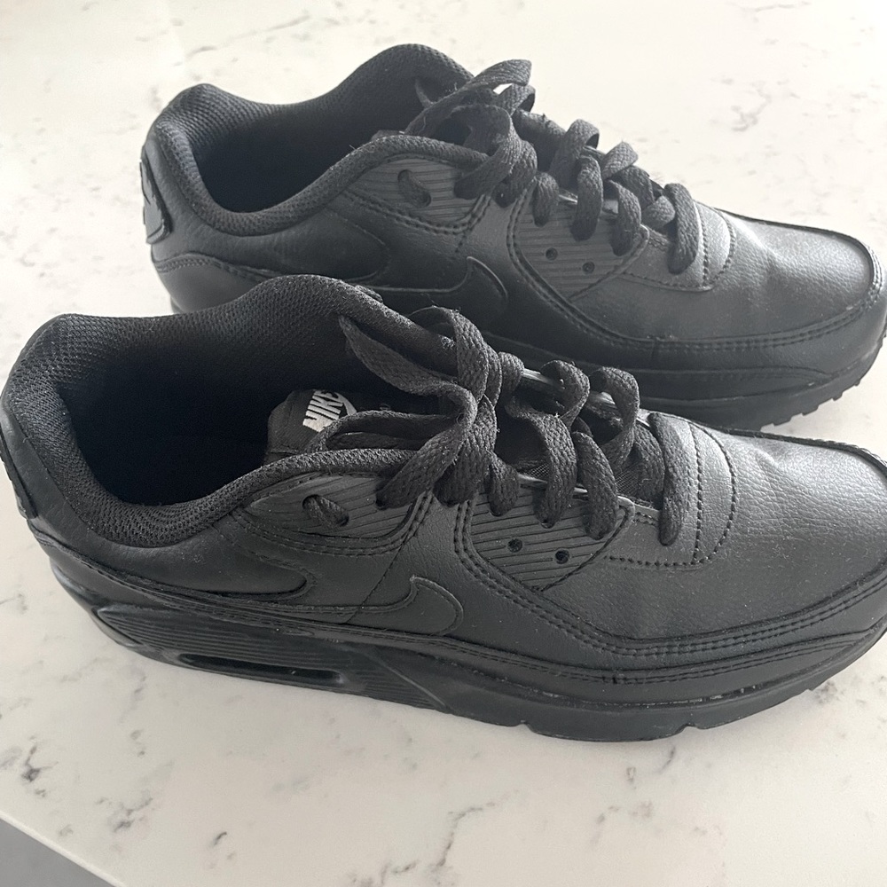 Nike Air Max 90 - boys size 7 Y